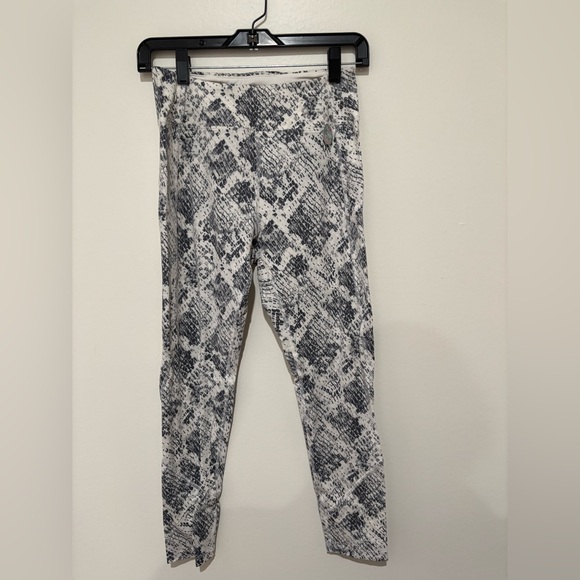 Pink Victoria’s Secret brand new leggings size medium - Picture 1 of 7